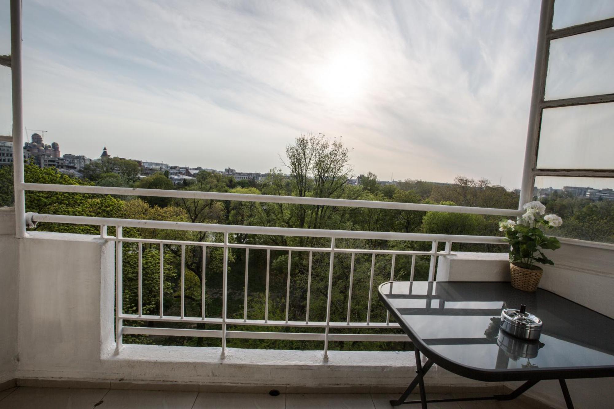 Spacious City View Apartment With Balcony Bükreş Dış mekan fotoğraf